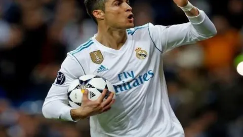 绿茵争霸之夜：马赛激情迎战利物浦，谁能在这场欧冠巅峰对决中傲视群雄？